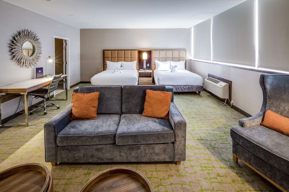 DoubleTree by Hilton Huntington