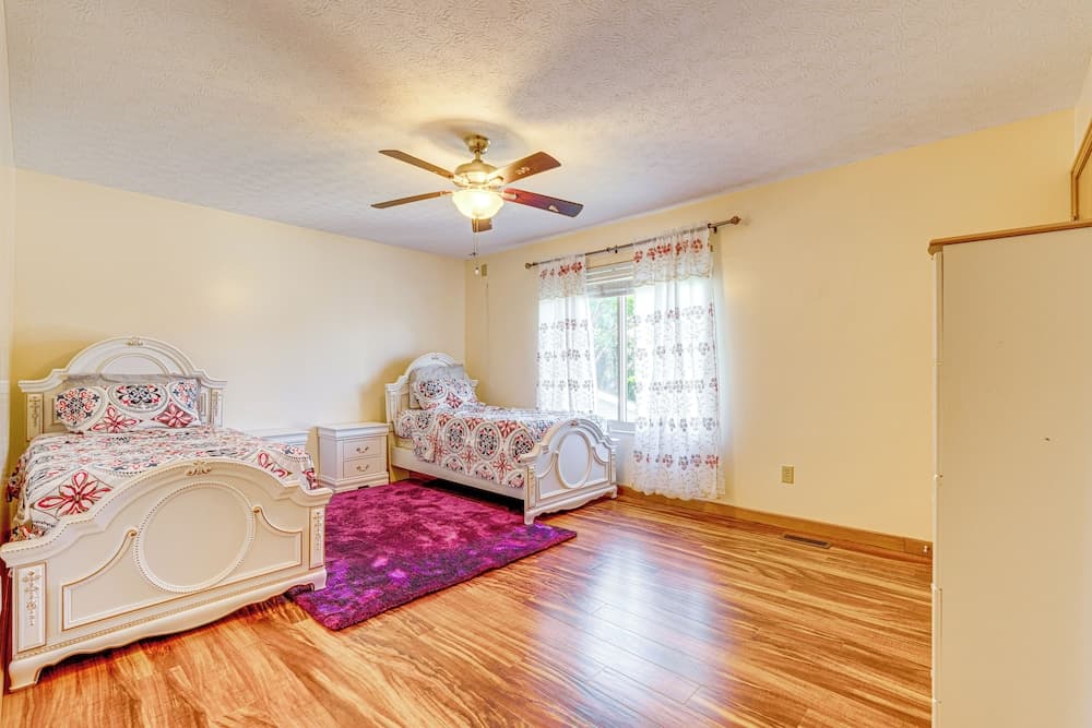 Families Welcome: Lake-view Home, 2 Mi to Gahanna!