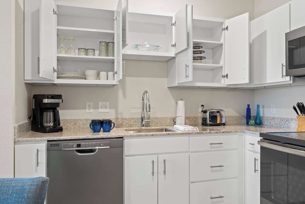 WaterWalk Extended Stay by Wyndham Kansas City - Overland Pk