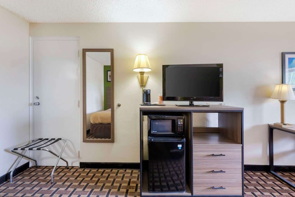 Quality Inn Huron
