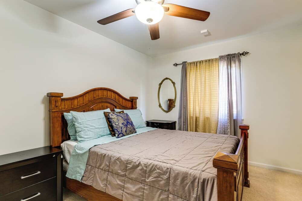 3 Mi to Dulles Airport: D.c. Area Townhome