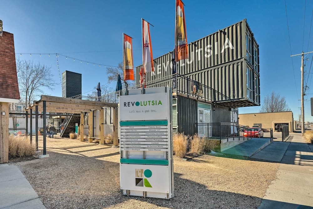 Pet-friendly Wichita Home w/ Deck, Near Dtwn