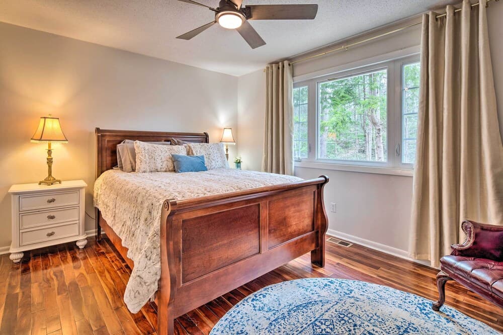 Laurel Park Home: 2 Mi to Downtown Hendersonville