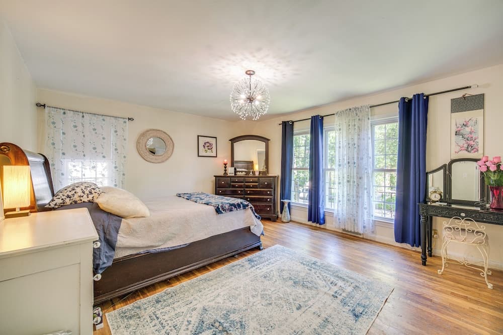9 Mi to Cleveland: Home Near Hospitals & Colleges