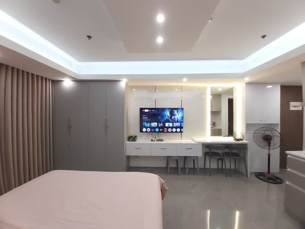 Azure Urban Resort Staycation