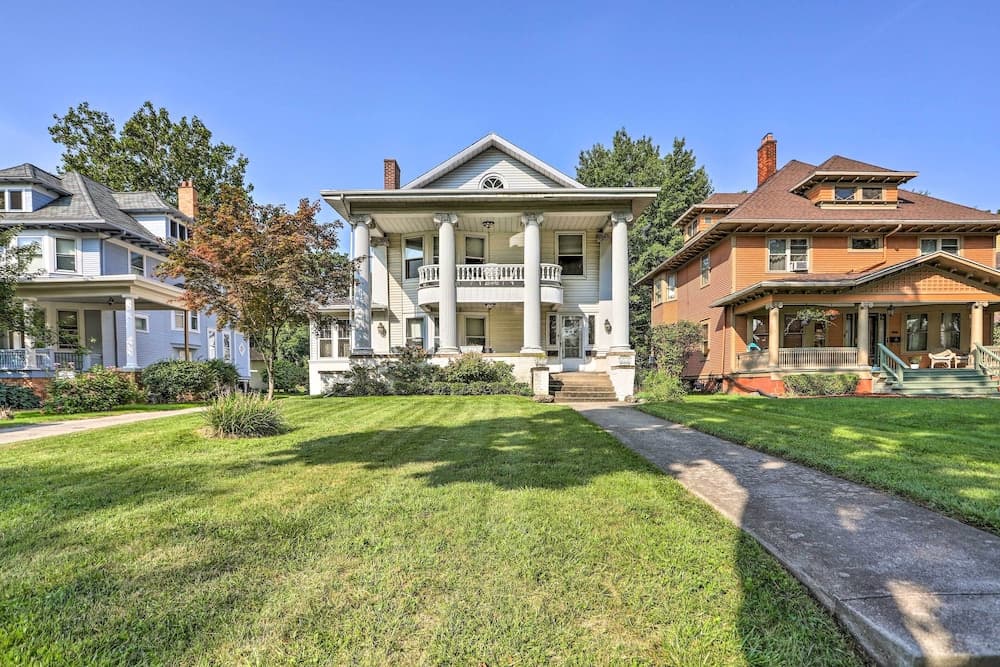 Historic Regal Retreat ~ 2 Mi to Dtwn Toledo!