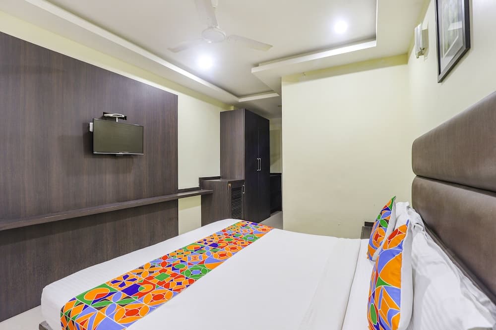 Fabhotel Ample Yard