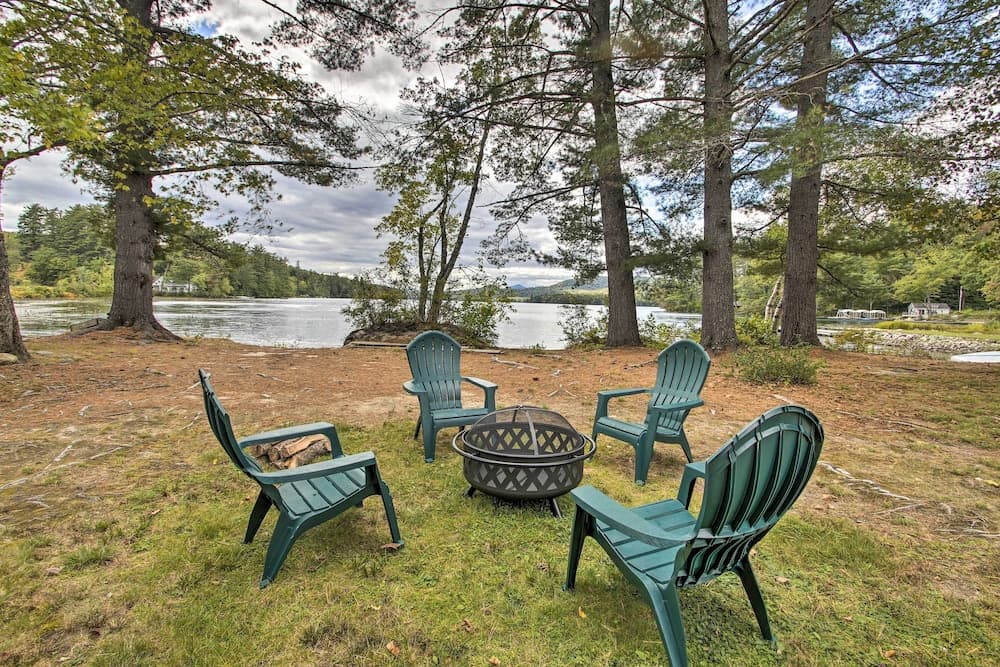 Lakefront Escape w/ Deck & Kayaks in Lovell!