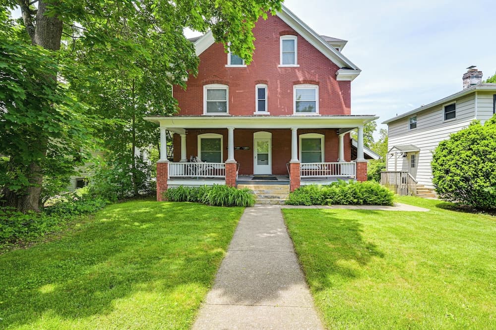 State College Apartment: Walk to Beaver Stadium!