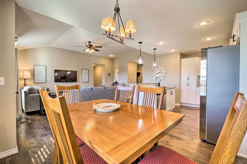 Pool Access, Grill & Gazebo: Ozark Getaway!