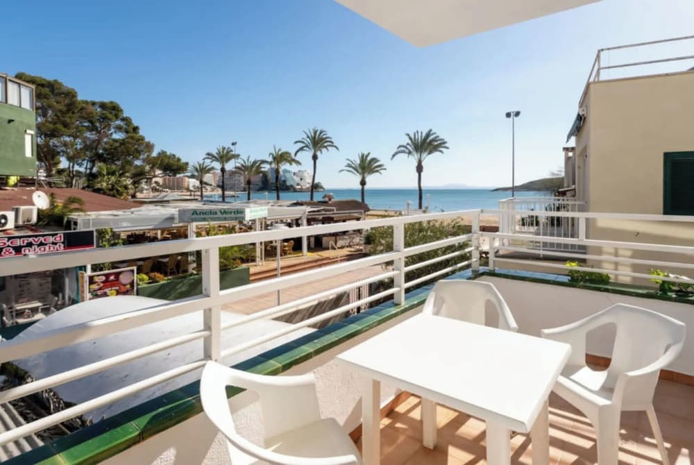 Neighbours Beach Apartments