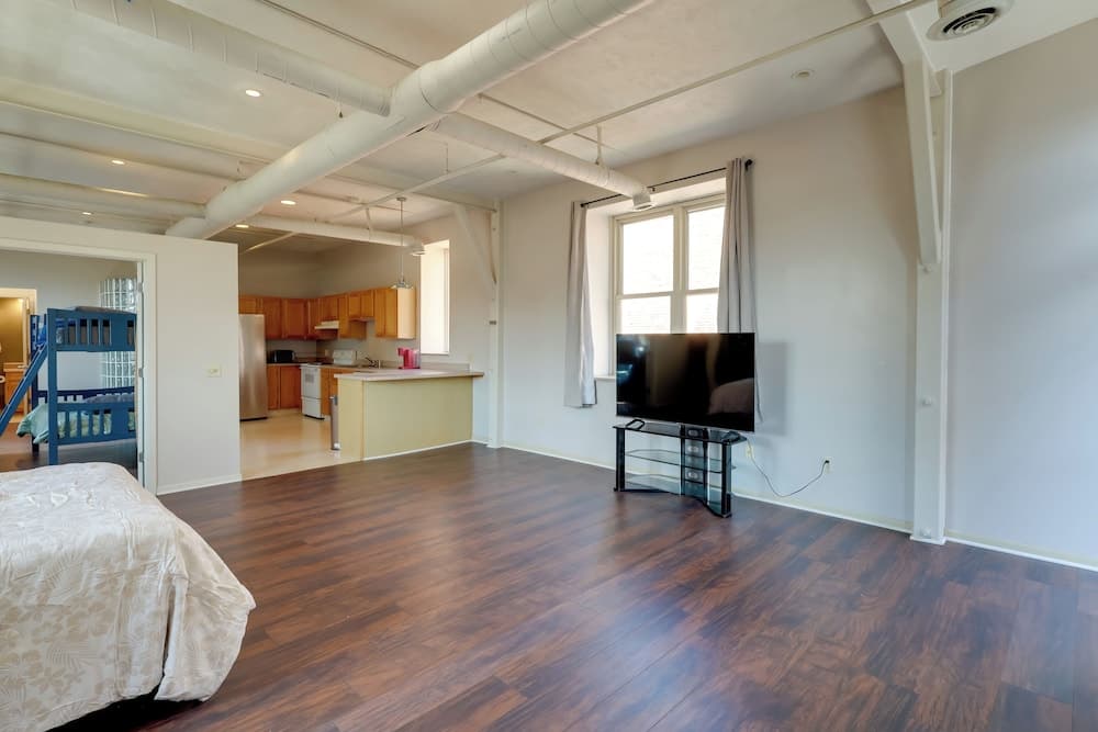 Explore Old Market: Convenient Omaha Condo