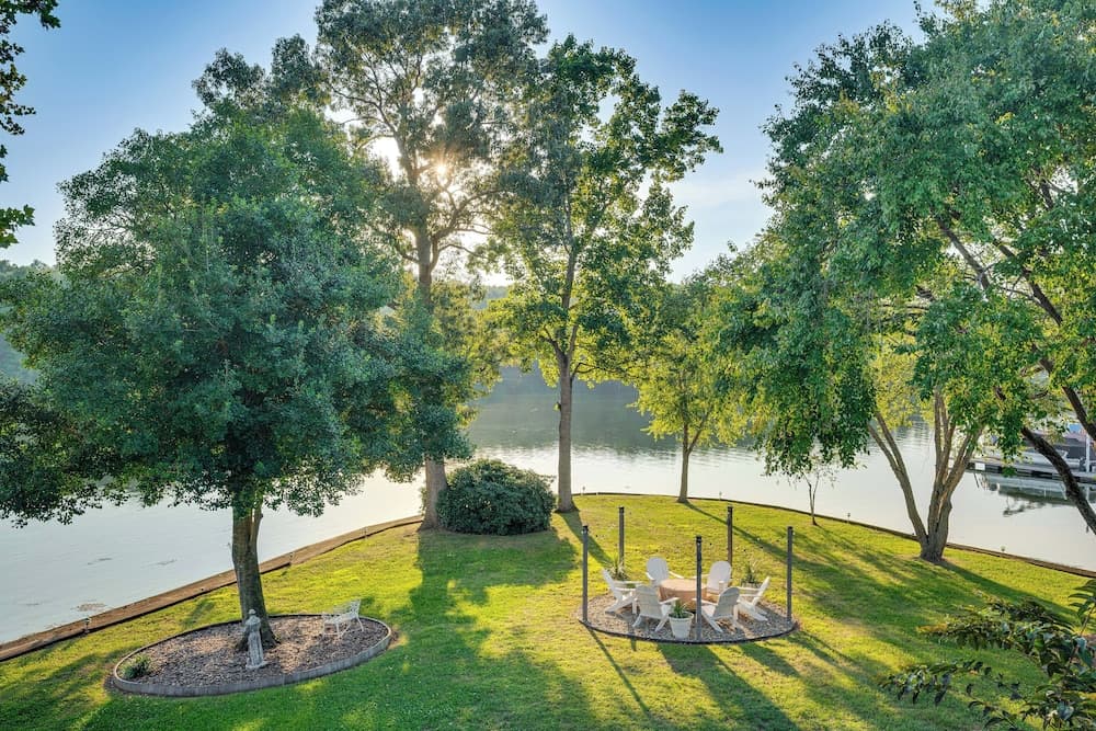Breathtaking Views & Deck: Badin Lake House!