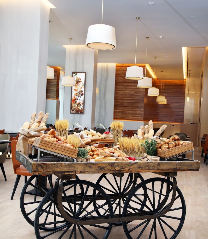 Grand Cosmopolitan Hotel