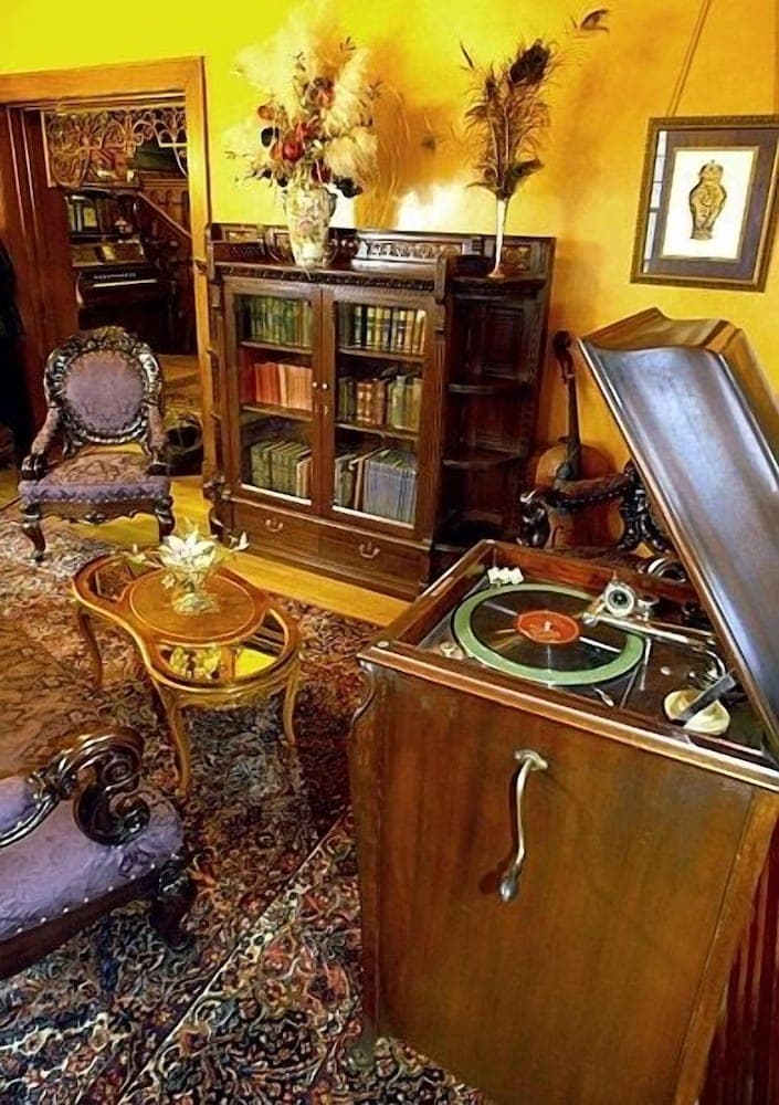 The Brumder Mansion