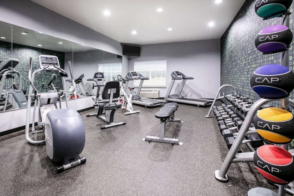 La Quinta Inn & Suites by Wyndham DFW Airport West - Euless