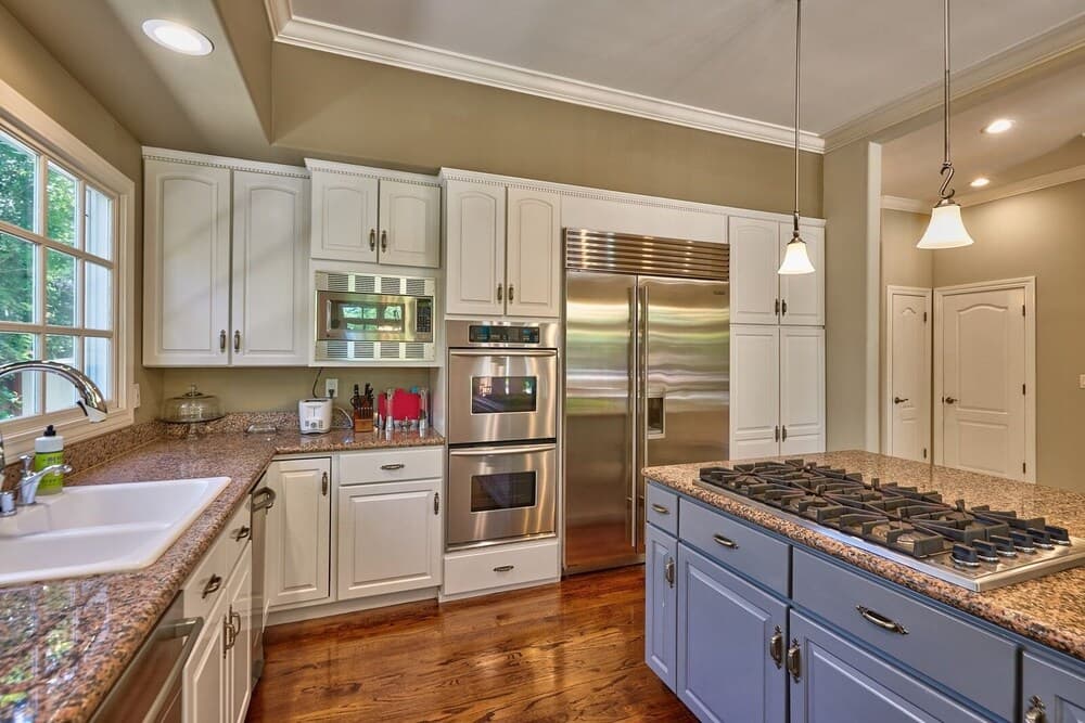 Spacious & Welcoming Close To Stanford & Tech 4 Bedroom Home by RedAwning