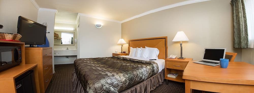 SOMA Park Inn – Civic Center