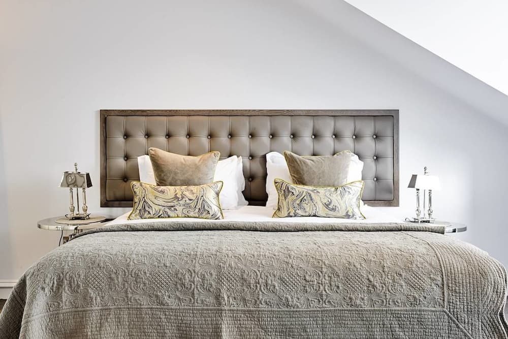 JOIVY Luxury George Street Apartments: Castle Suite