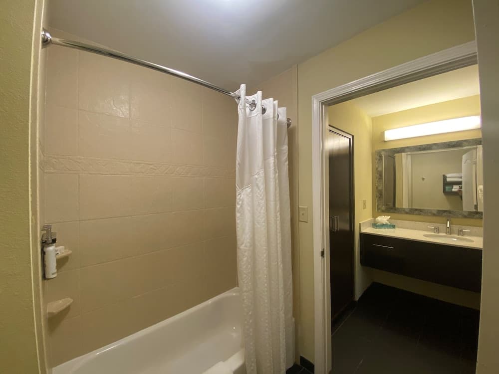 Staybridge Suites Liverpool Syra by IHG