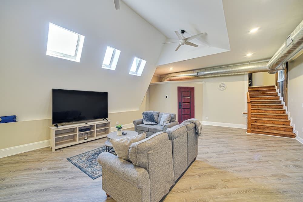 Walk to Dtwn & Waterfront: Roomy Troy Apt