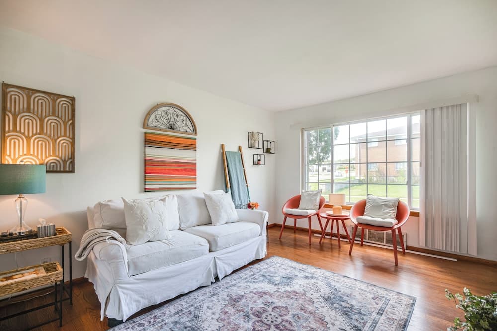 Menomonee Falls Condo 12 Mi to Lake Michigan!