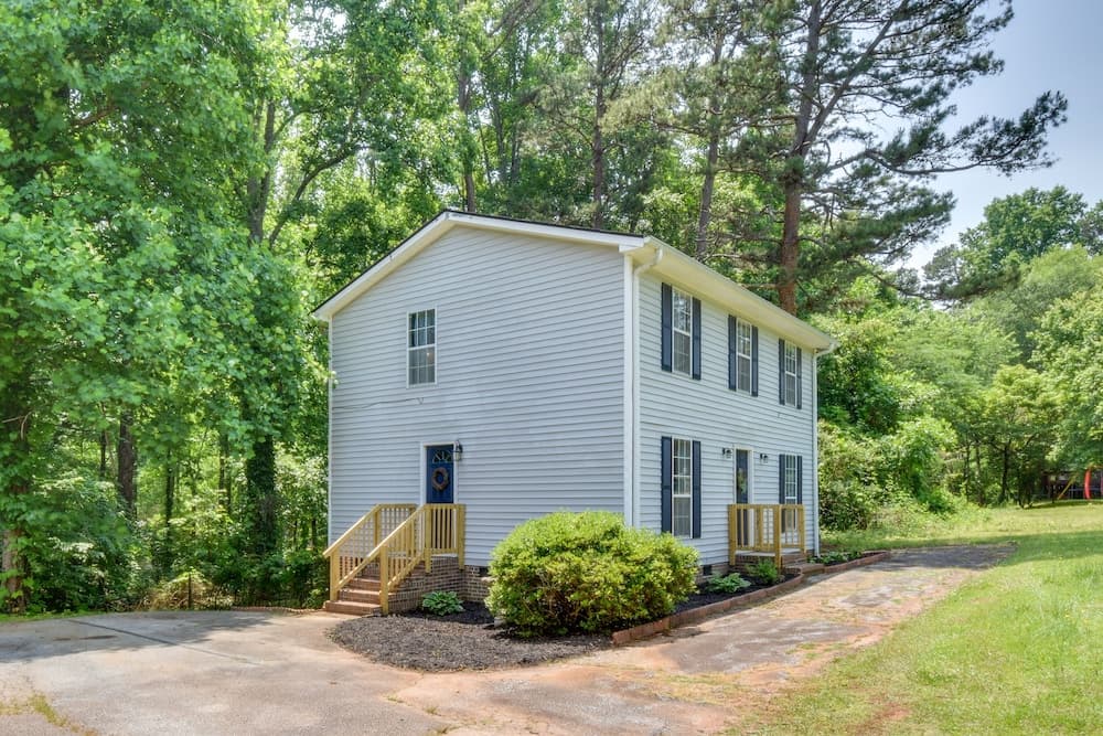 Seneca Vacation Rental < 1 to Lake Keowee Access!