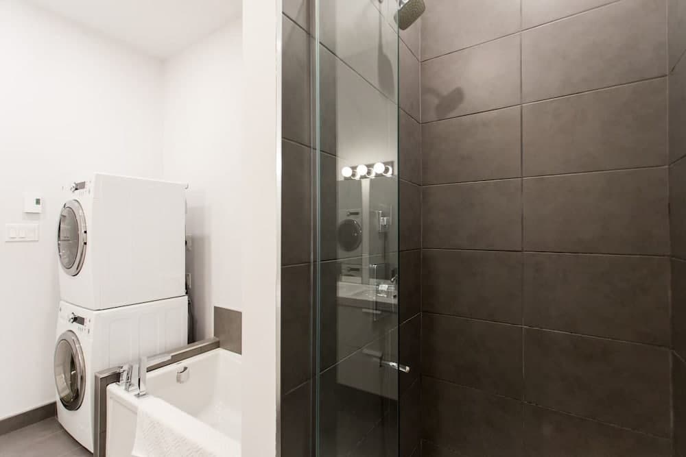 Amazing Plateau Loft Steps Away From Mount-royal