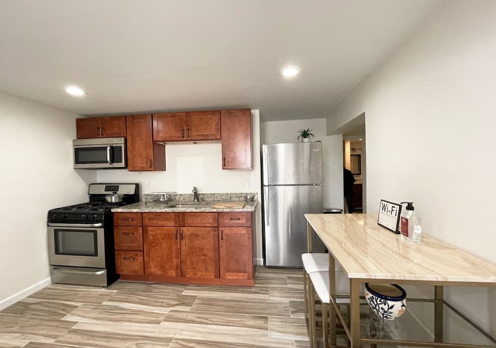 Fox Point Modern Apartment