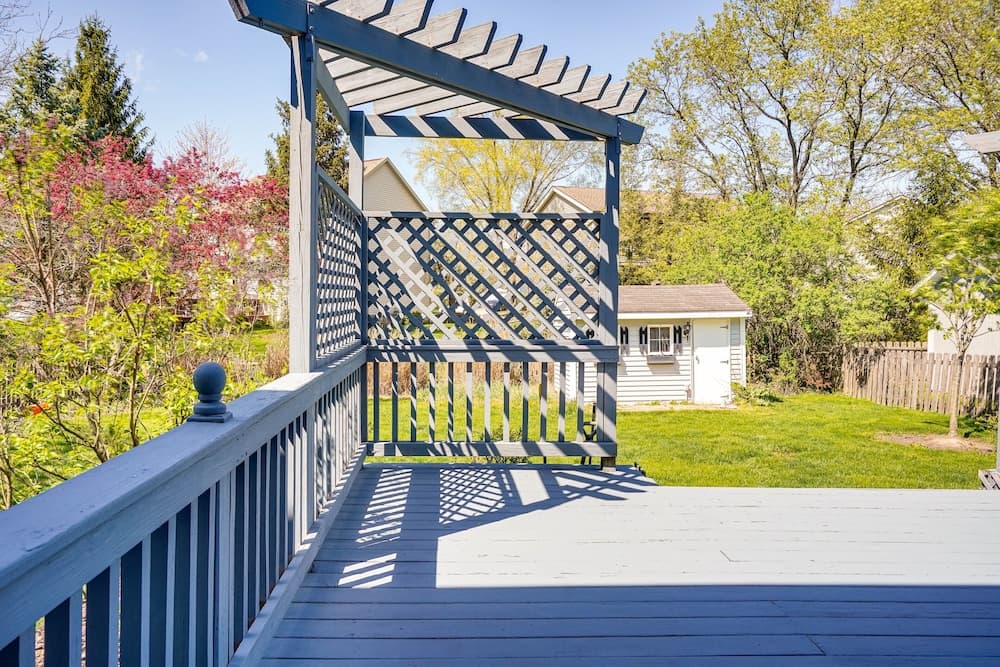 Spacious Home w/ Deck - 9 Mi to Downtown Columbus