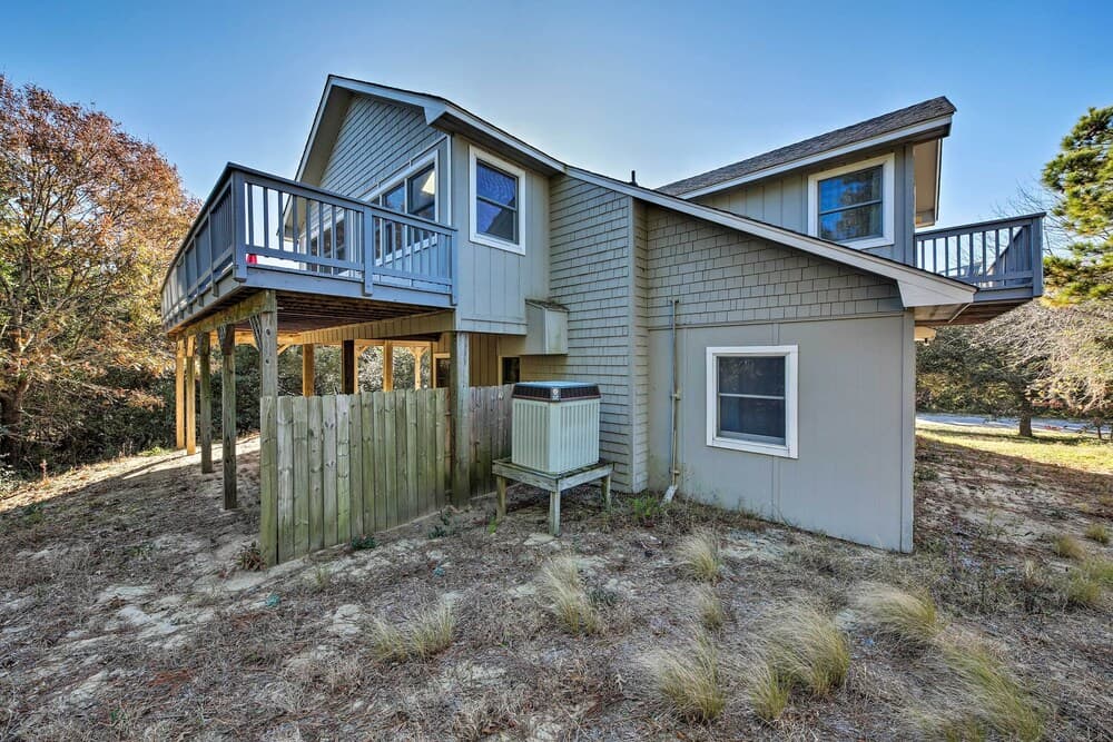Bright Southern Shores Family Home < 1 Mi to Beach