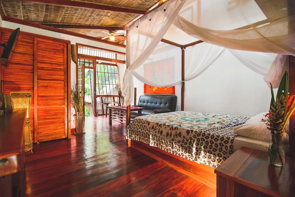 Charming 2-person Apartment in Playa Chiquita, Puerto Viejo