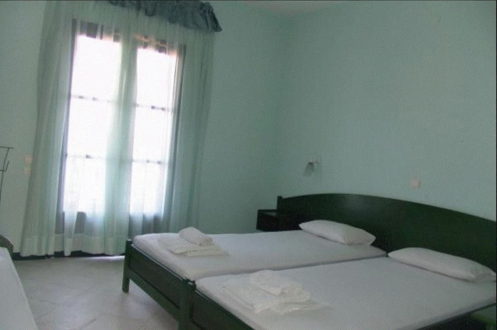 Nikos Apartments