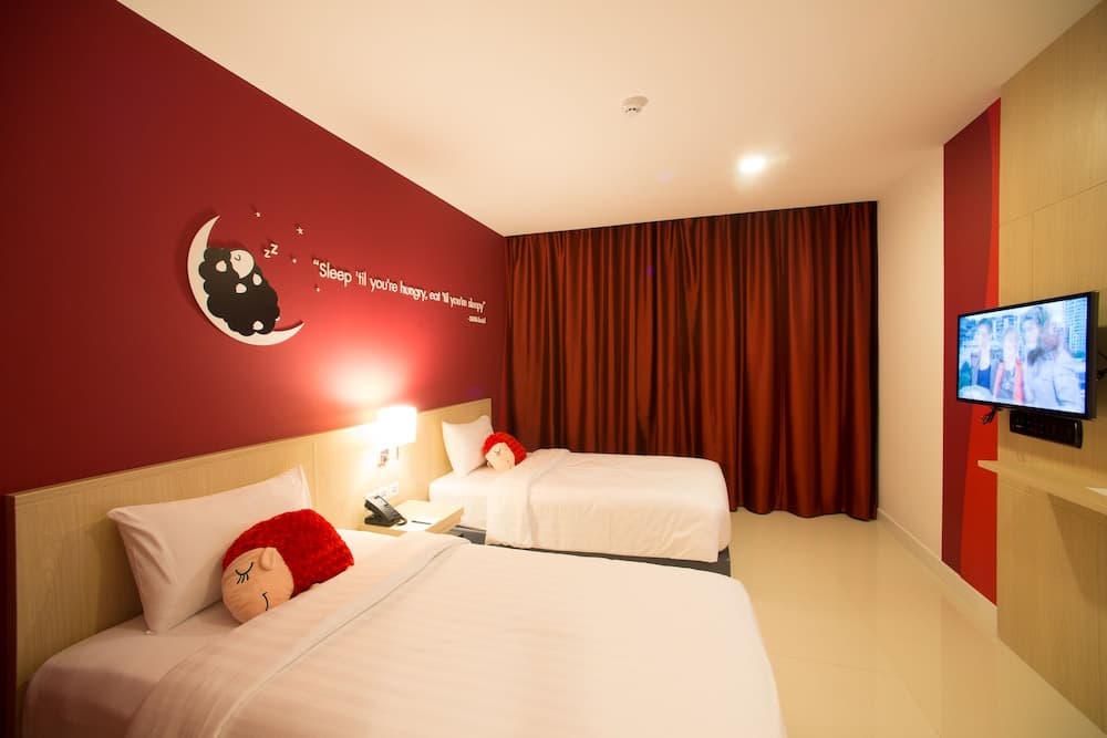 SLEEP WITH ME HOTEL design hotel @ patong