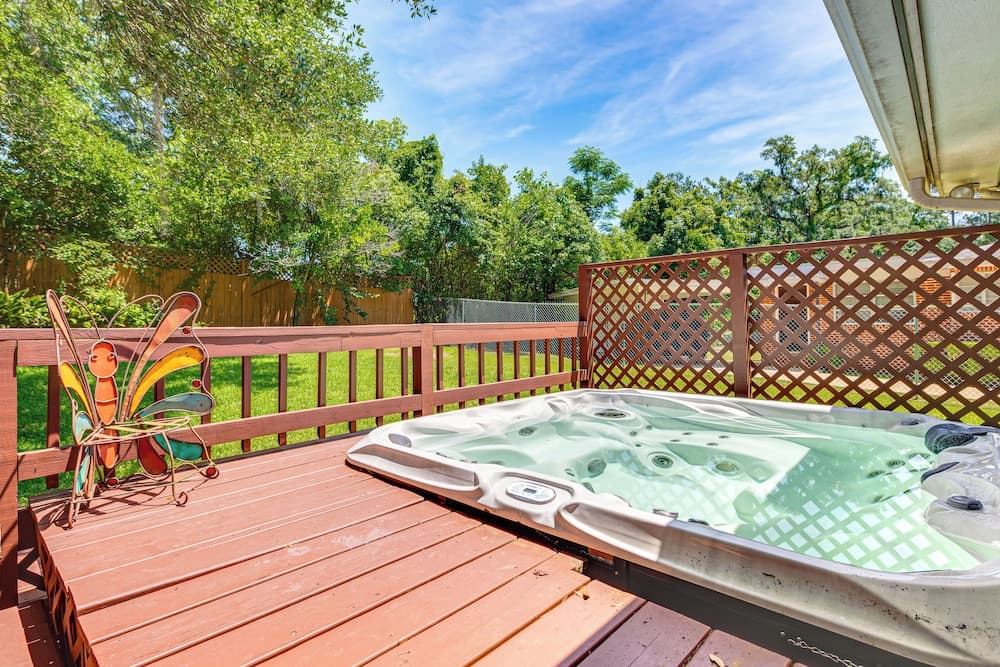 2 Mi to FSU & Famu: Home w/ Spacious Deck!