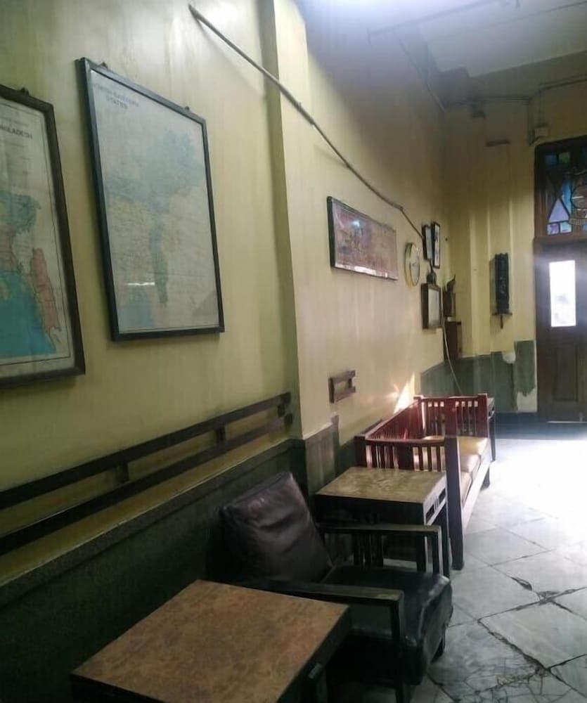 Broadway Hotel