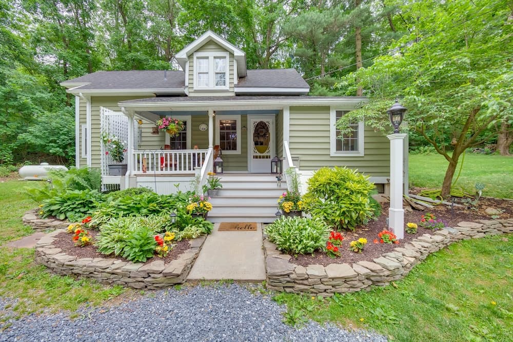 Charming Manheim Cottage w/ On-site Animal Viewing