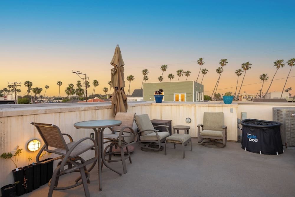Seventh & Shore Stylish Seal Beach Home w/ Elevator, Fireplace + Bold Design