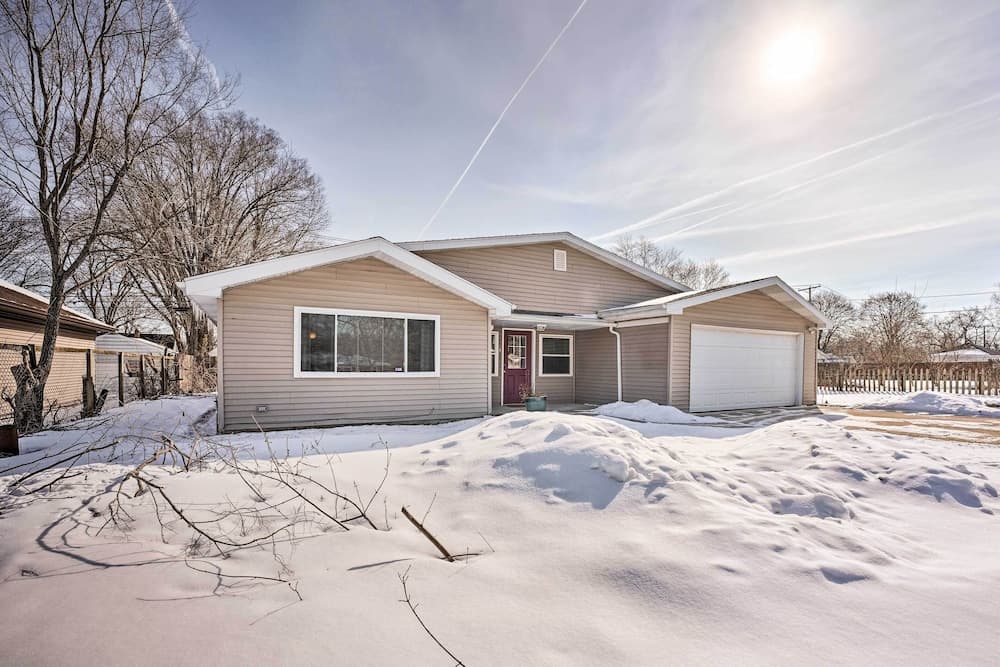 Cozy South Bend Retreat < 2 Mi to Notre Dame!