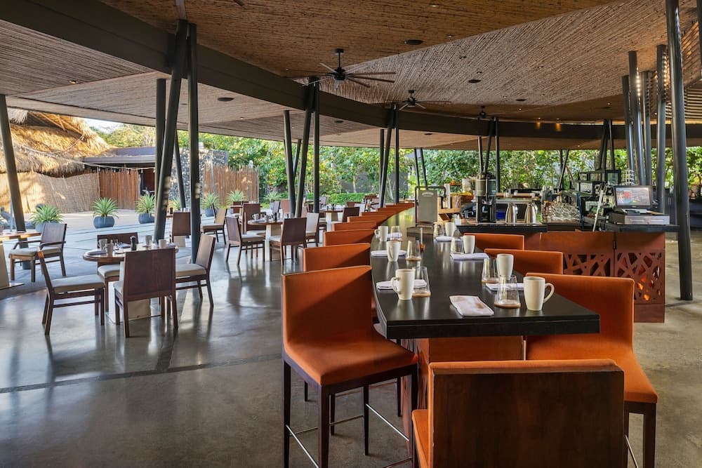 El Mangroove Papagayo, Autograph Collection