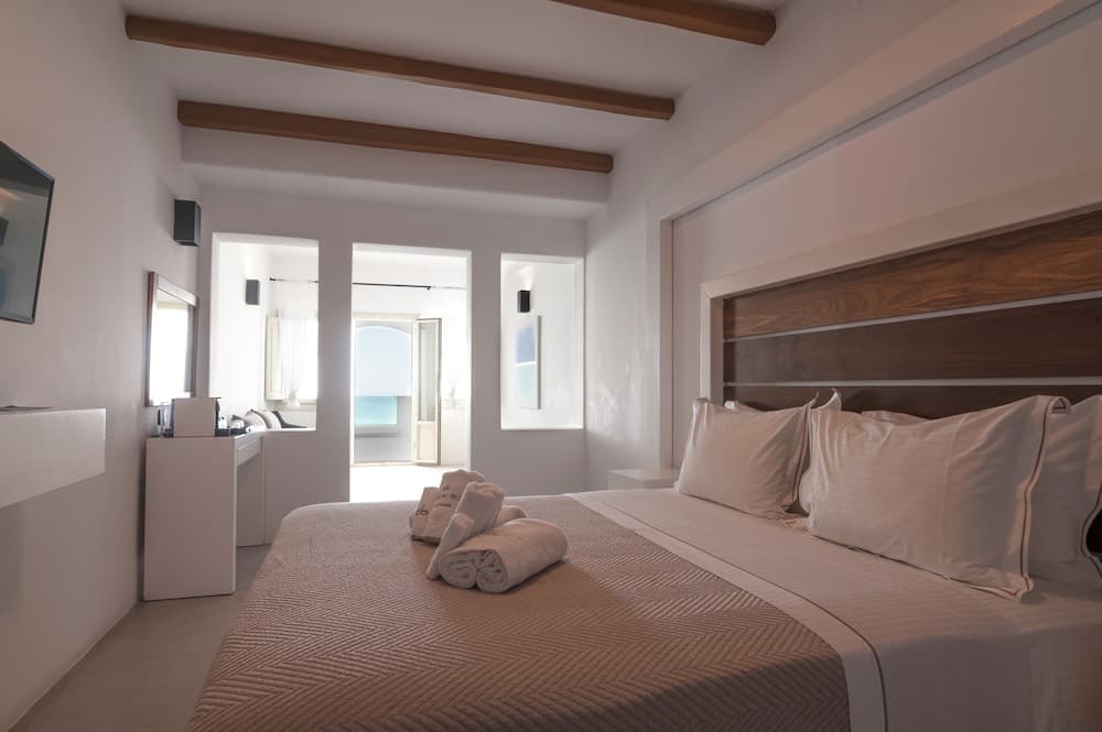 Apeiron Blue Santorini - Sustainable Adults Only 14+