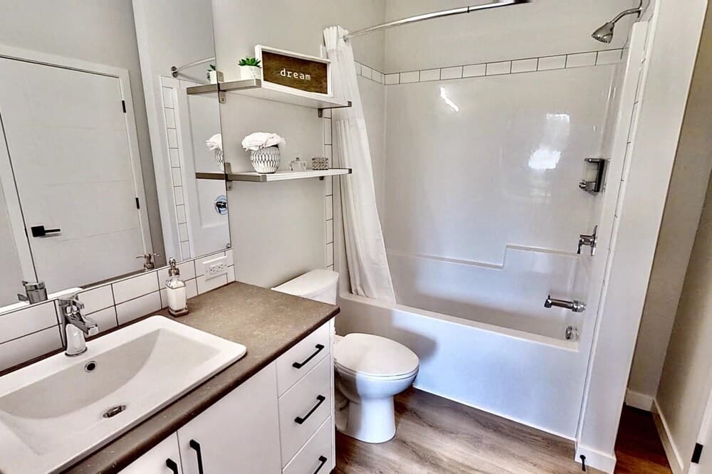 Brand New, Top Floor Condo Downtown
