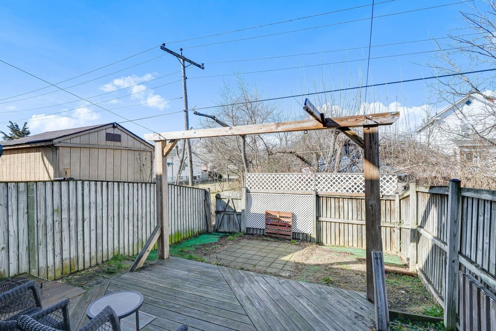 Spacious Dundalk Townhome: 8 Mi to Inner Harbor!