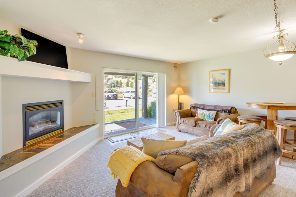 Big Sky Condo - Patio, Fireplace & Mountain Views