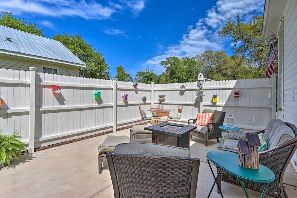 Patio & Gas Grill: Charming Bluffton Escape!