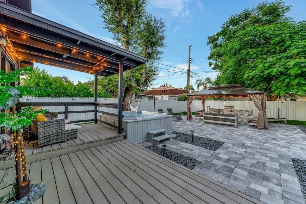 St. Pete Family Bungalow & Private Oasis