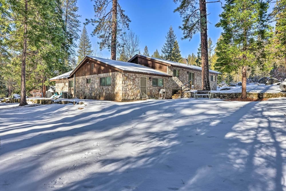 Riverfront Home Near Yosemite National Park!