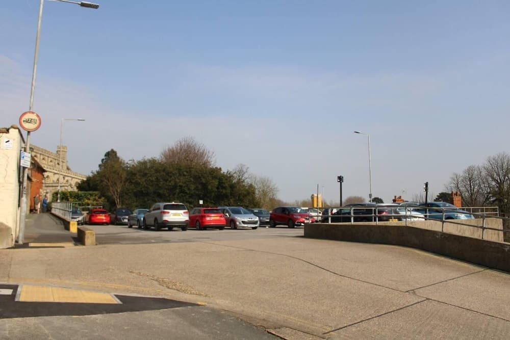 Remarkable 3-bed Apartment in Newport Pagnell