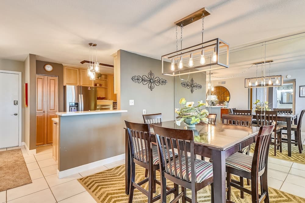 DP 202C Recently renovated 2 bedroom condo near Destin Harbor and amazing views by RedAwning