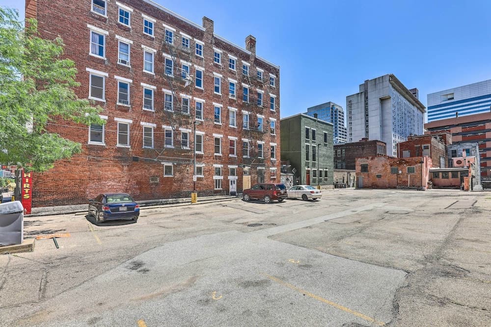 Contemporary Cincinnati Condo - Pets Allowed!